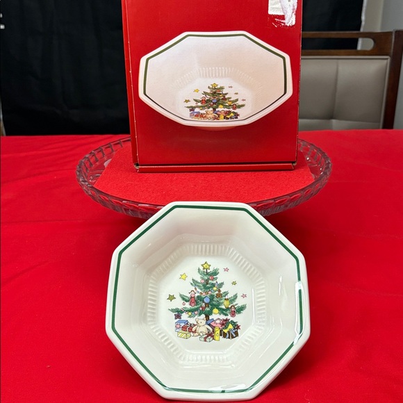Nikko Christmastime Bowls-set of 4 - Picture 5 of 6